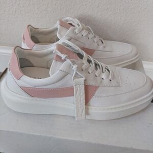 Human Nation Italian Leather White And Pink Sneaker Size Women's 7 Men's 5